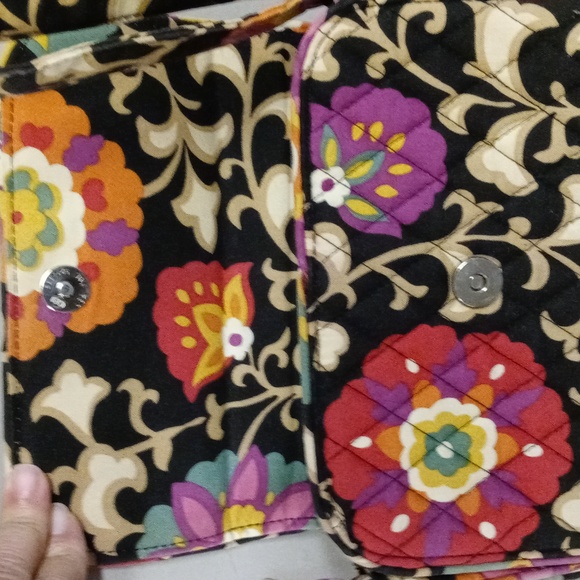 Vera Bradley Cross Body Bag - Picture 4 of 8